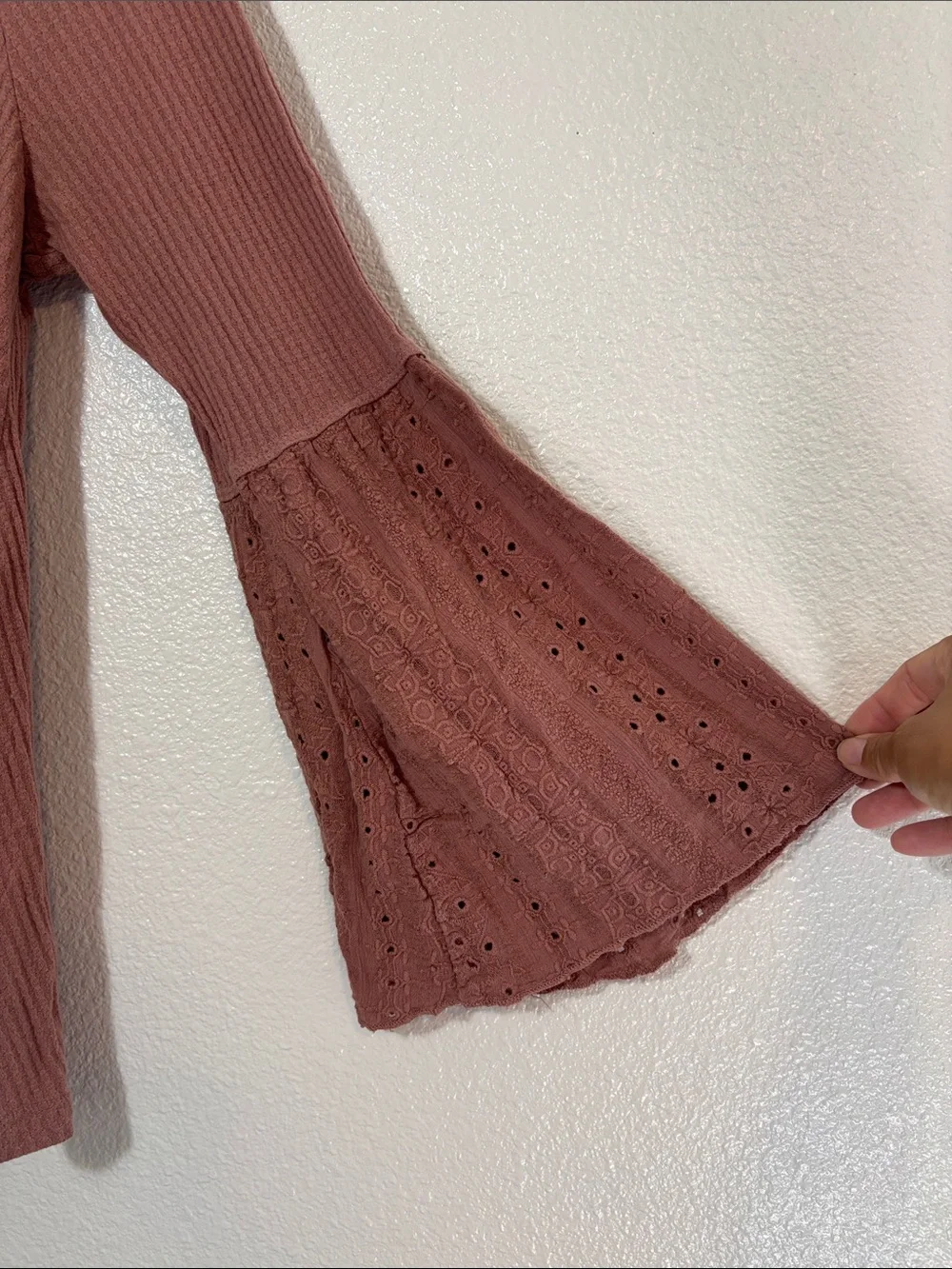 Free People Eyelet Lace Bell Sleeves Blouse Size Small Dusty Rose Bohemian Boho